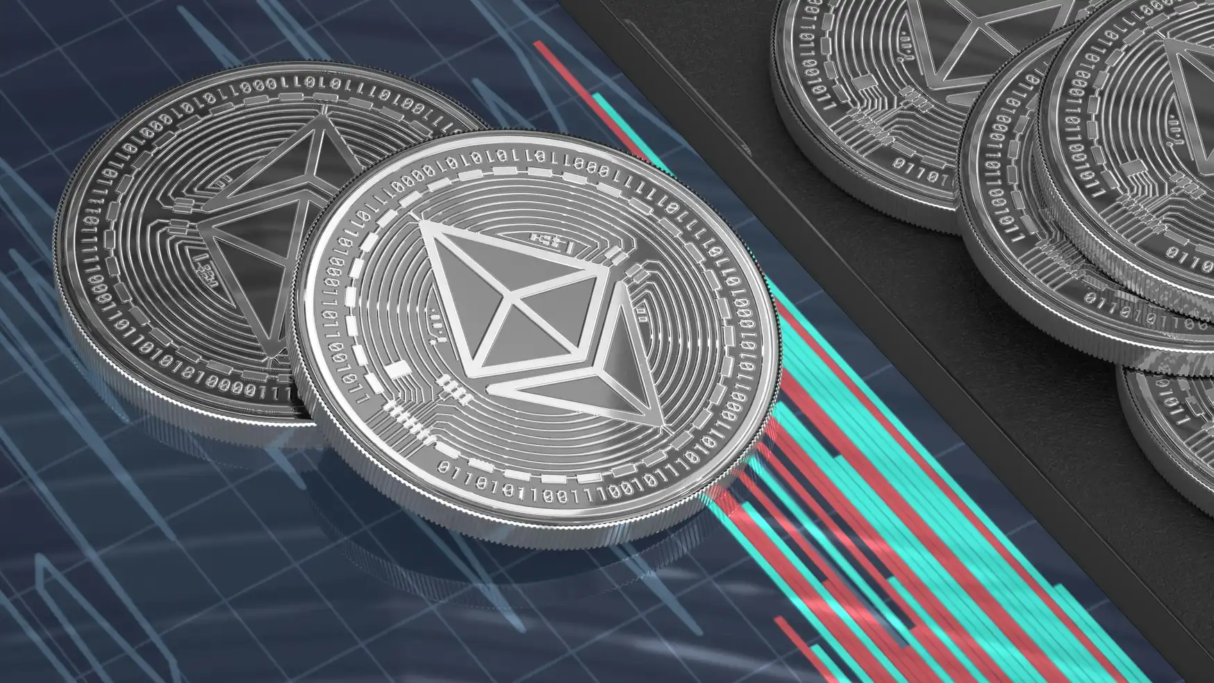 Sølvfargede Ethereum-mynter over digital markedsdata